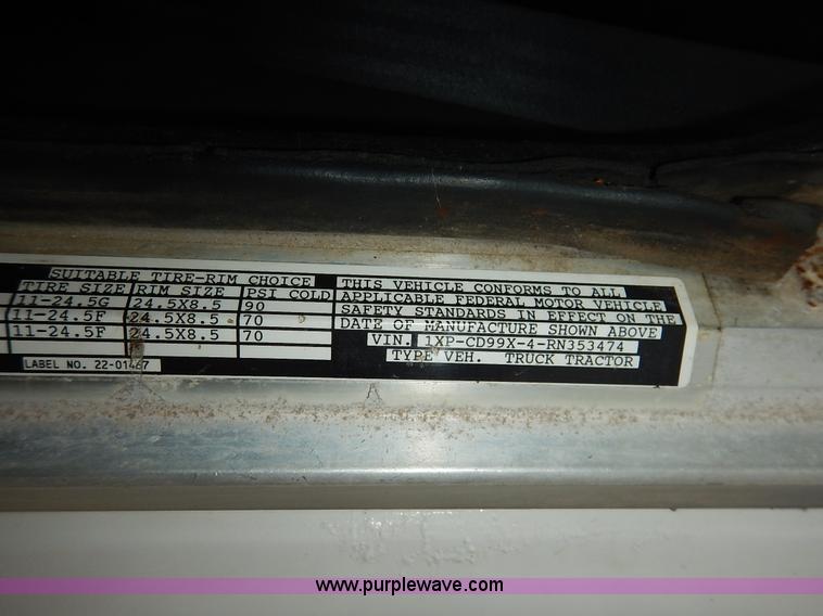 image for item K1541 1994 Peterbilt 377 truck cab and chassis