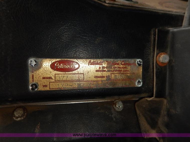 image for item K1541 1994 Peterbilt 377 truck cab and chassis