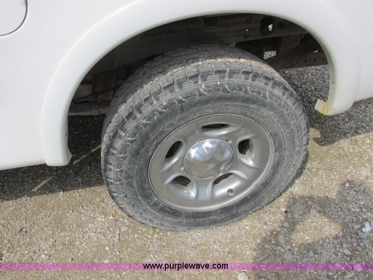 image for item K2049 1999 Ford F150 SuperCab pickup truck