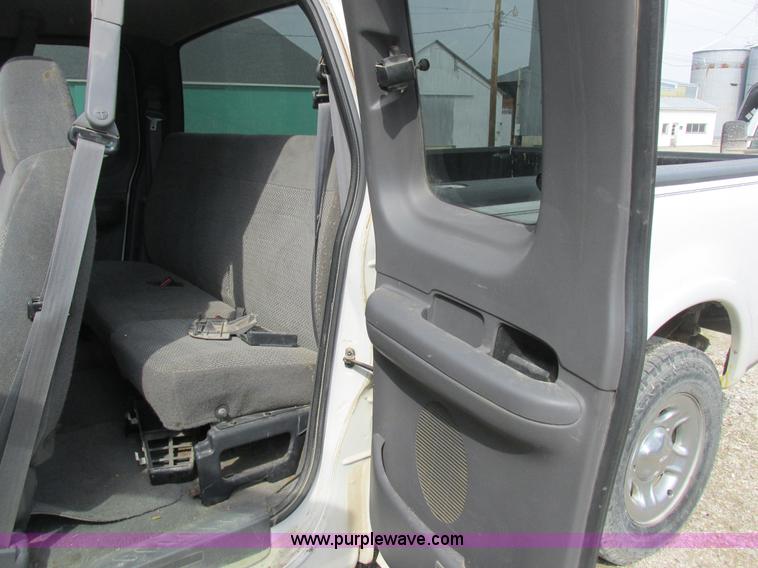 image for item K2049 1999 Ford F150 SuperCab pickup truck