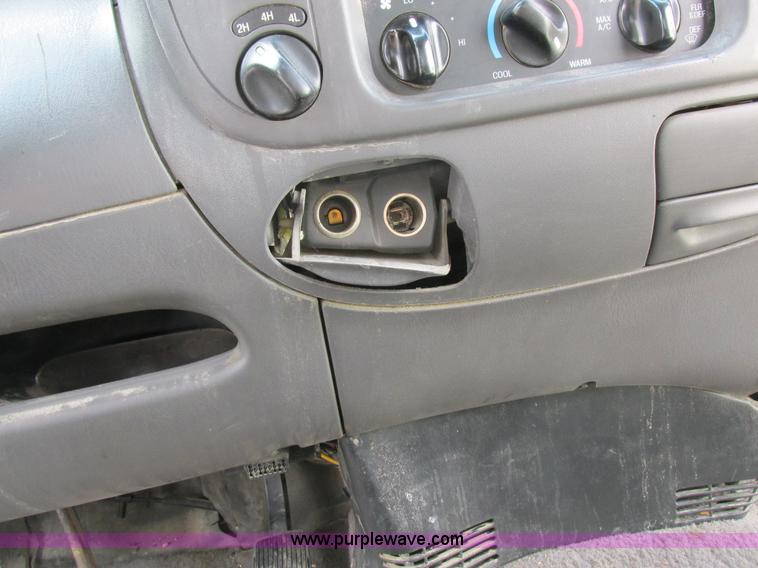 image for item K2049 1999 Ford F150 SuperCab pickup truck