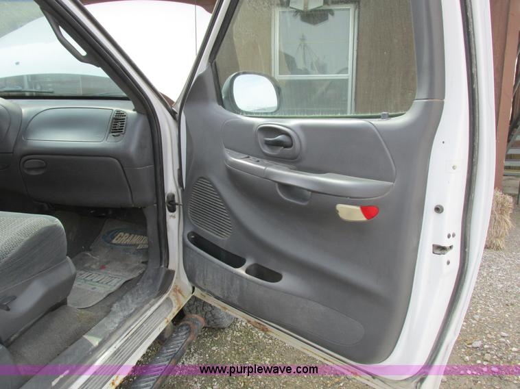 image for item K2049 1999 Ford F150 SuperCab pickup truck