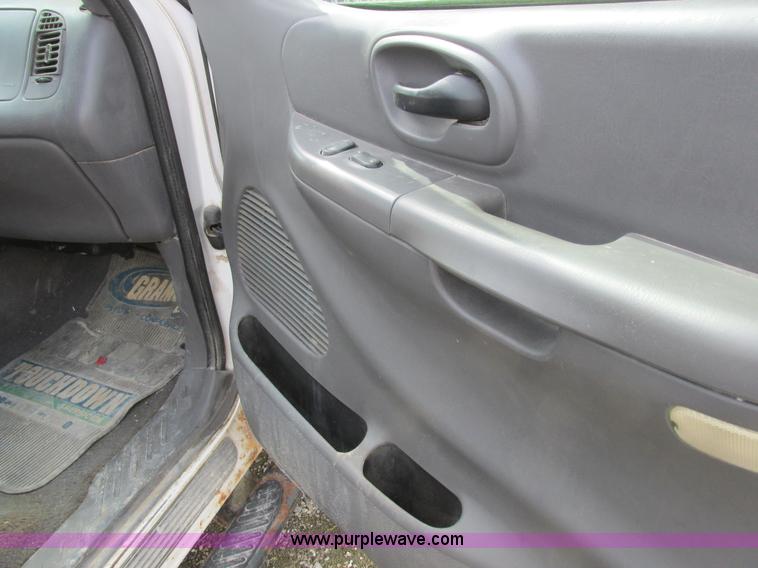 image for item K2049 1999 Ford F150 SuperCab pickup truck