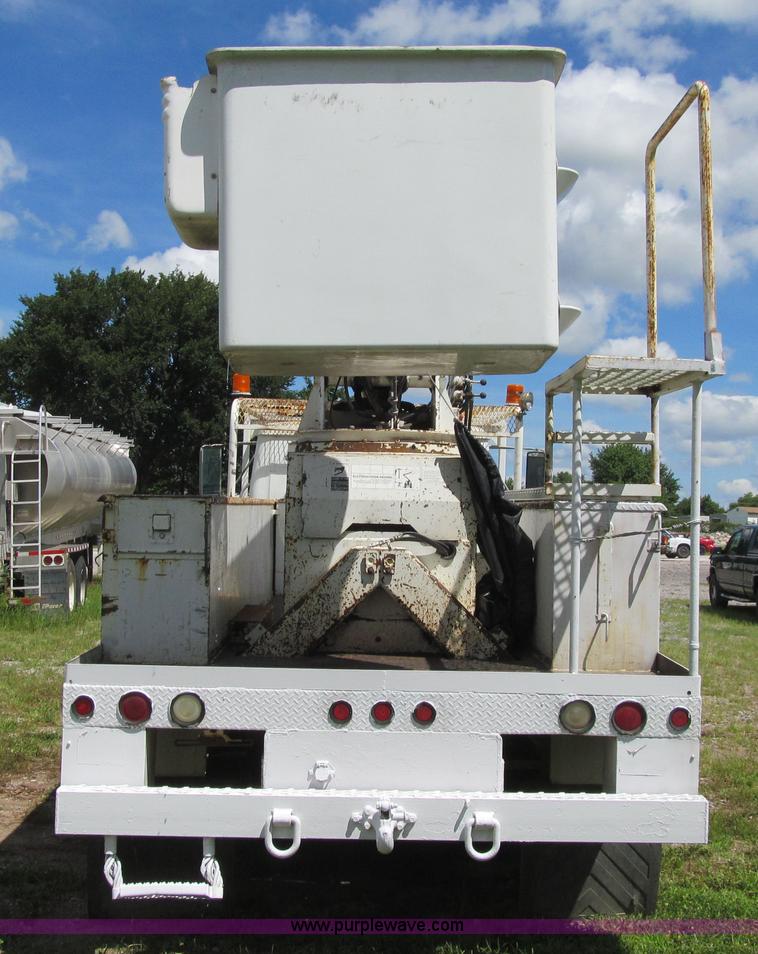 image for item K5738 1997 International 4700 bucket truck