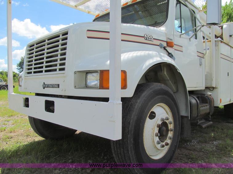 image for item K5738 1997 International 4700 bucket truck