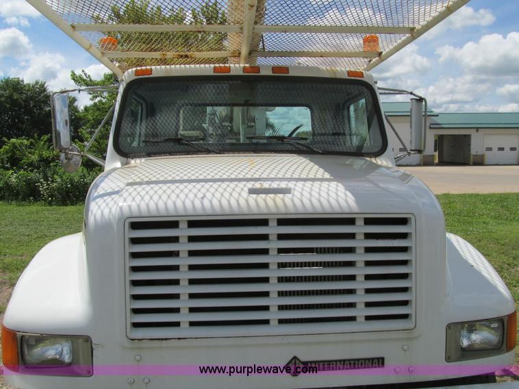 image for item K5738 1997 International 4700 bucket truck