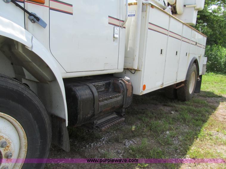 image for item K5738 1997 International 4700 bucket truck