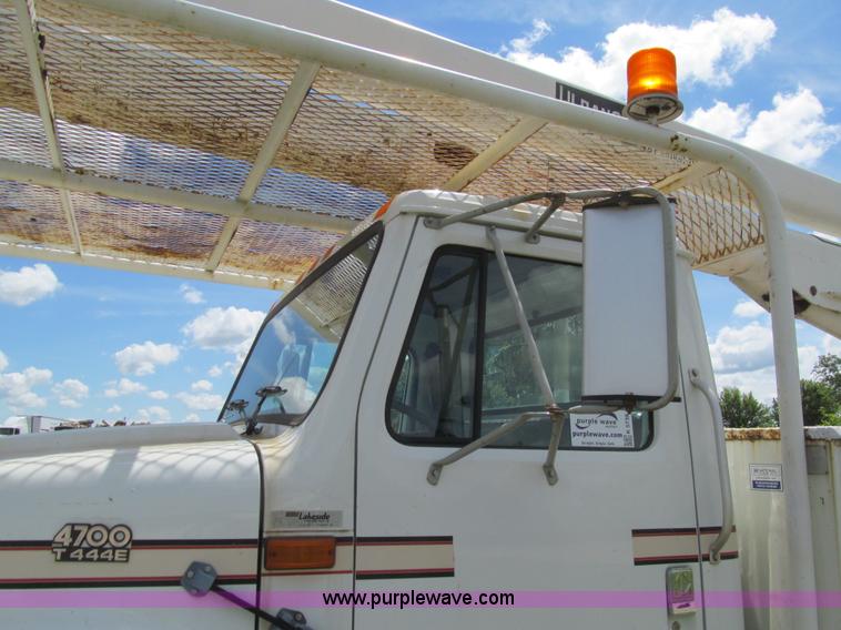 image for item K5738 1997 International 4700 bucket truck