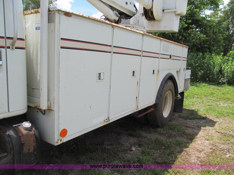 image for item K5738 1997 International 4700 bucket truck