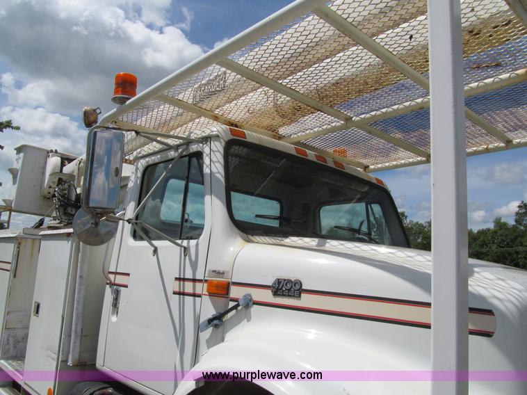 image for item K5738 1997 International 4700 bucket truck