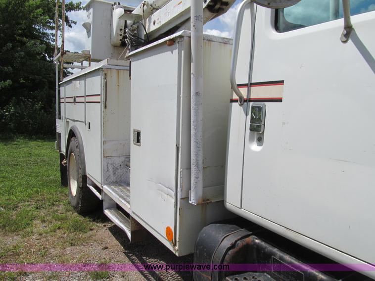 image for item K5738 1997 International 4700 bucket truck