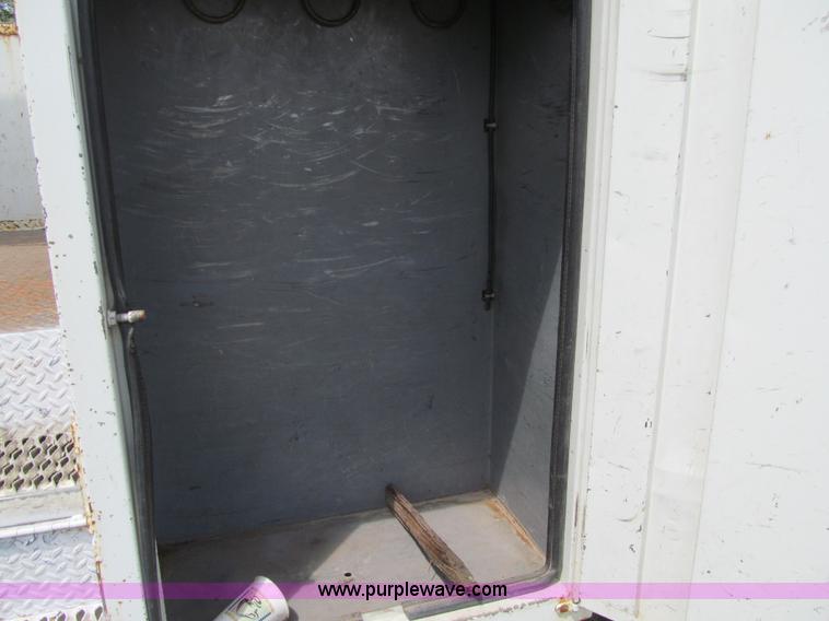 image for item K5738 1997 International 4700 bucket truck