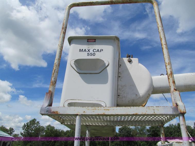 image for item K5738 1997 International 4700 bucket truck