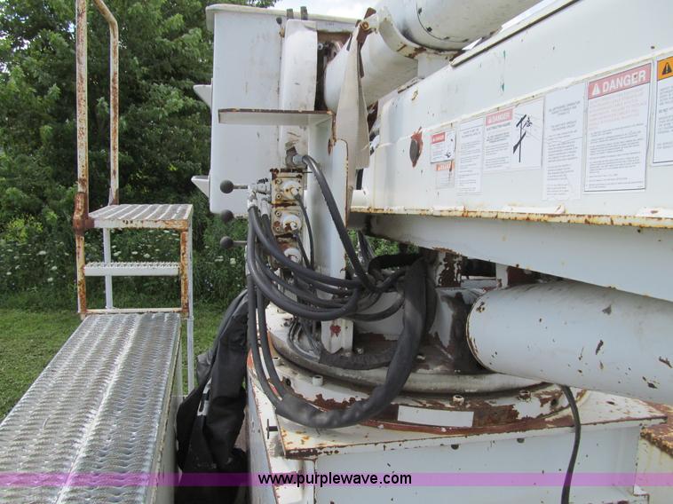 image for item K5738 1997 International 4700 bucket truck