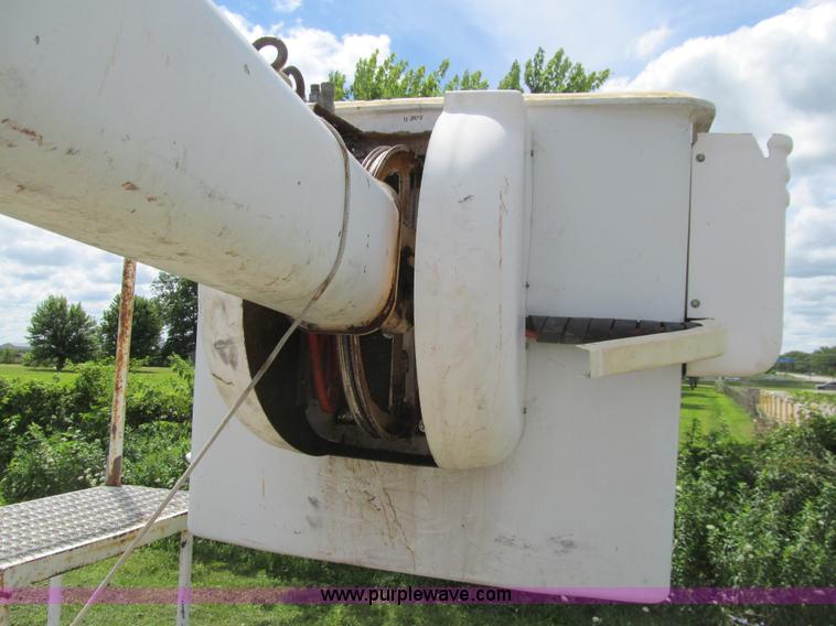 image for item K5738 1997 International 4700 bucket truck