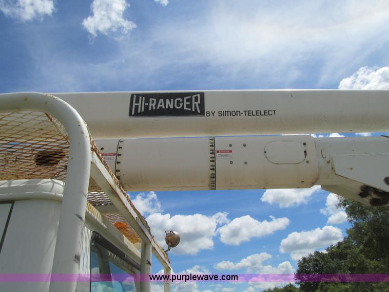 image for item K5738 1997 International 4700 bucket truck