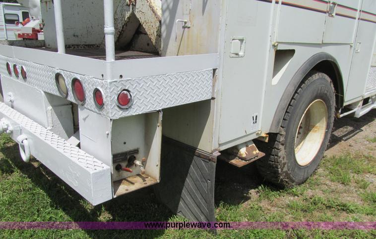 image for item K5738 1997 International 4700 bucket truck
