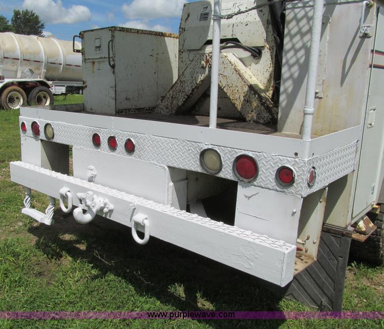 image for item K5738 1997 International 4700 bucket truck