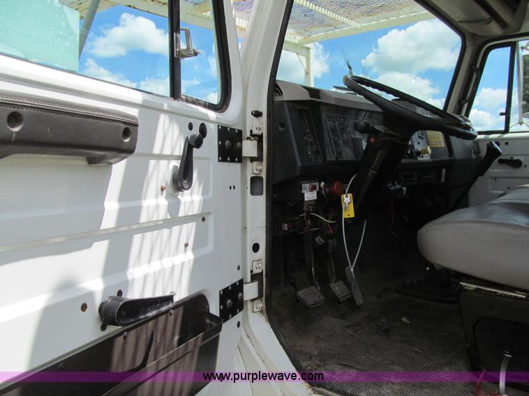 image for item K5738 1997 International 4700 bucket truck