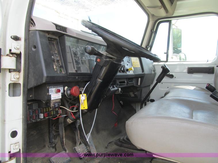 image for item K5738 1997 International 4700 bucket truck