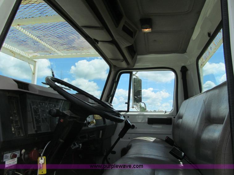 image for item K5738 1997 International 4700 bucket truck