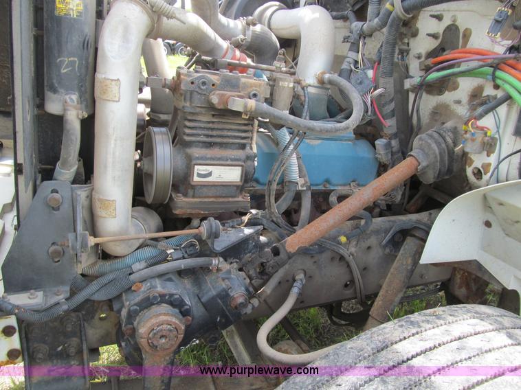 image for item K5738 1997 International 4700 bucket truck