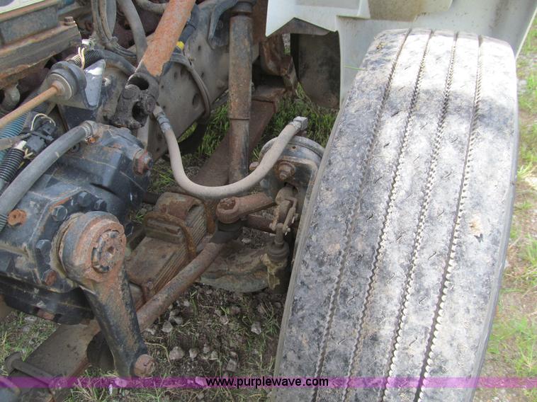 image for item K5738 1997 International 4700 bucket truck