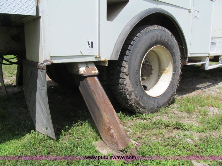 image for item K5738 1997 International 4700 bucket truck