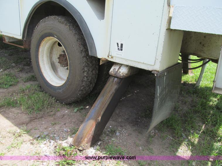 image for item K5738 1997 International 4700 bucket truck