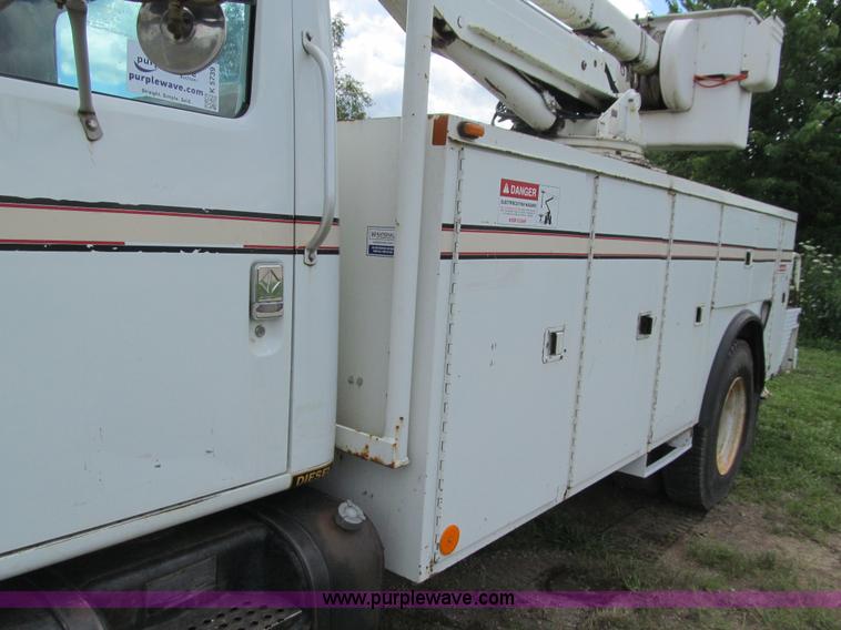 image for item K5739 2000 International 4700 bucket truck