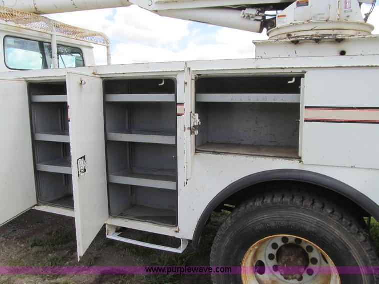 image for item K5739 2000 International 4700 bucket truck