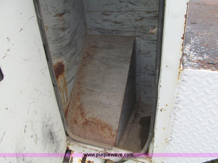 image for item K5739 2000 International 4700 bucket truck