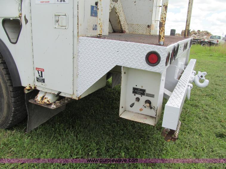 image for item K5739 2000 International 4700 bucket truck