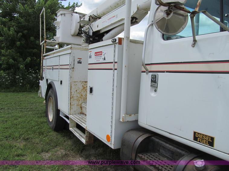 image for item K5739 2000 International 4700 bucket truck