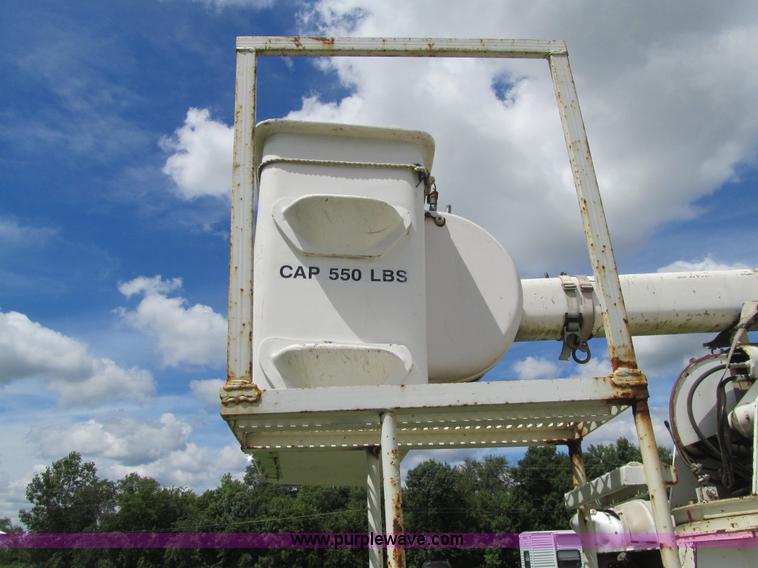 image for item K5739 2000 International 4700 bucket truck