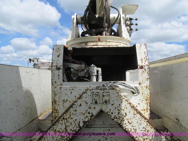 image for item K5739 2000 International 4700 bucket truck