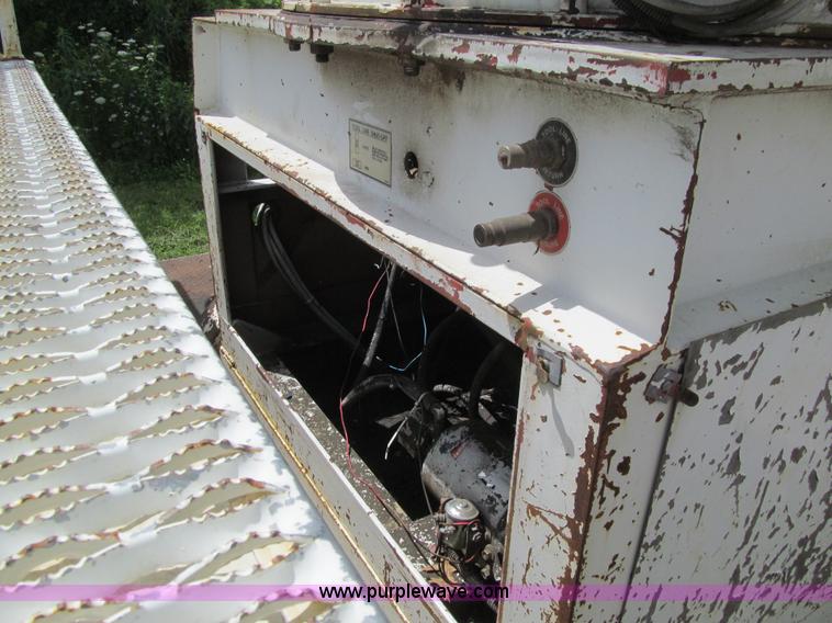 image for item K5739 2000 International 4700 bucket truck