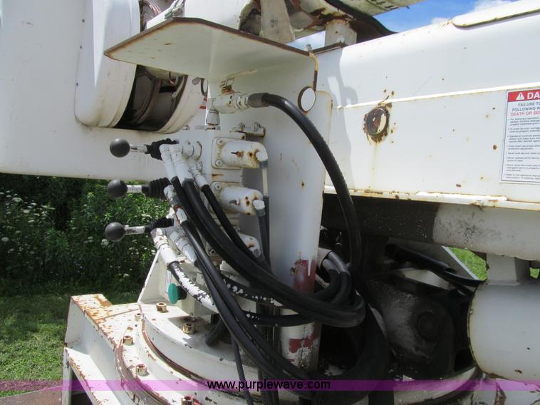 image for item K5739 2000 International 4700 bucket truck
