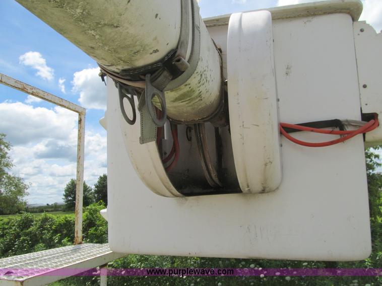 image for item K5739 2000 International 4700 bucket truck