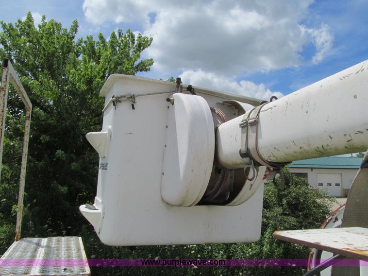 image for item K5739 2000 International 4700 bucket truck