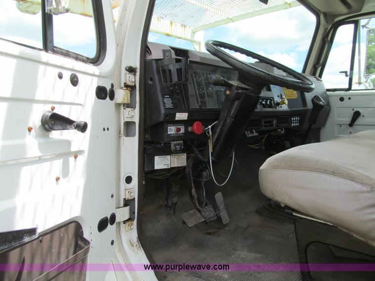 image for item K5739 2000 International 4700 bucket truck