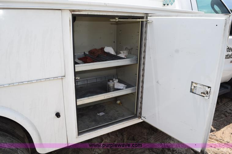 image for item K6100 2006 Ford F550 service truck