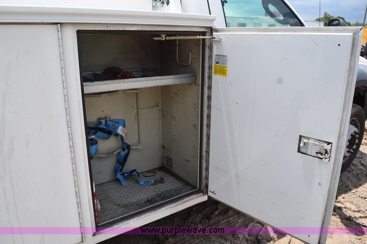 image for item K6100 2006 Ford F550 service truck