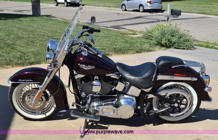 image for item K6179 2006 Harley Davidson Softail Deluxe motorcycle