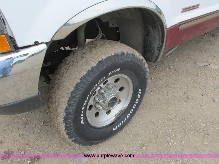 image for item K6503 2003 Ford F350 Super Duty Lariat Crew Cab pickup truck