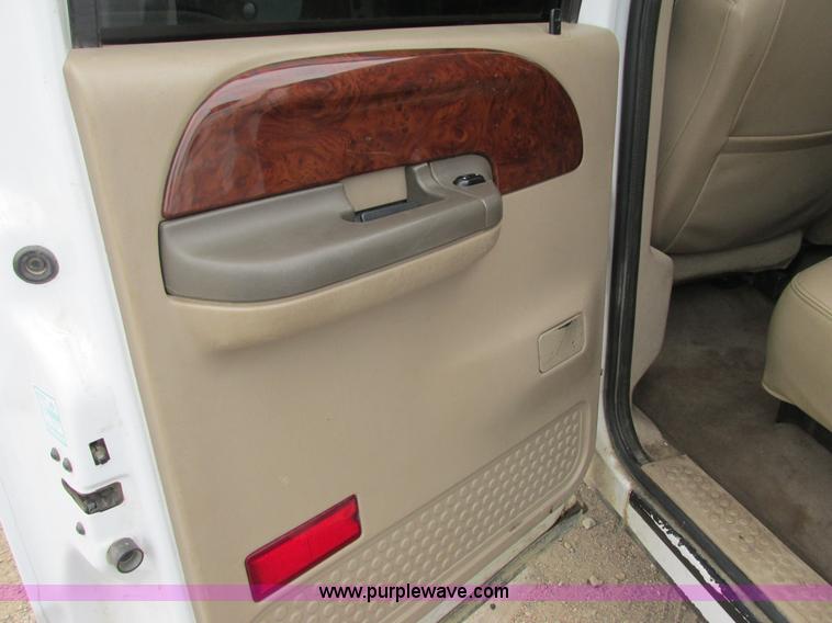 image for item K6503 2003 Ford F350 Super Duty Lariat Crew Cab pickup truck