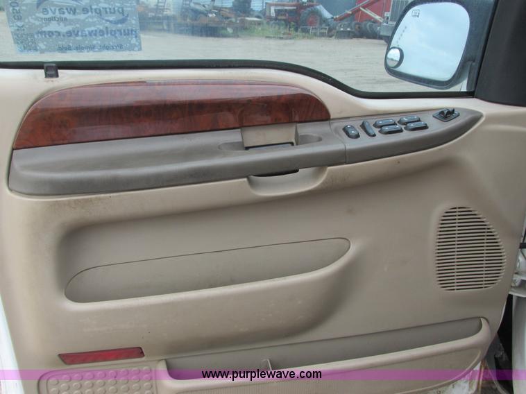 image for item K6503 2003 Ford F350 Super Duty Lariat Crew Cab pickup truck