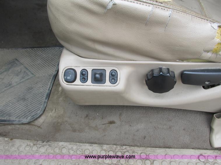 image for item K6503 2003 Ford F350 Super Duty Lariat Crew Cab pickup truck