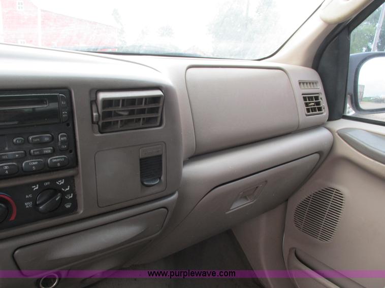 image for item K6503 2003 Ford F350 Super Duty Lariat Crew Cab pickup truck