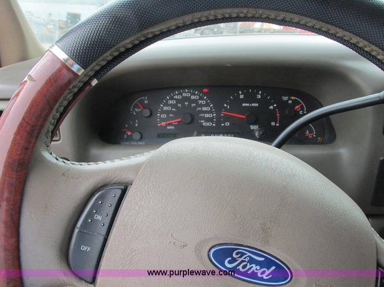 image for item K6503 2003 Ford F350 Super Duty Lariat Crew Cab pickup truck